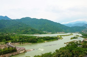 都江堰远眺