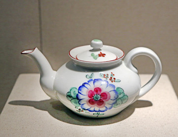 民国外销瓷粉彩茶壶