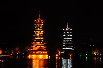 桂林夜游两江四湖日月双塔夜景