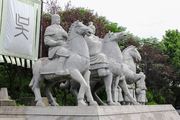 吴国石像
