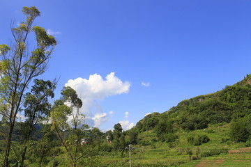 远处的山的和天空