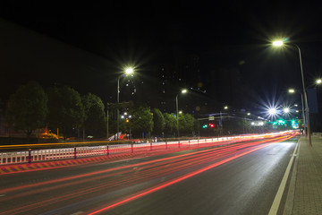 夜晚车灯轨迹