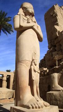 埃及卢克索神庙法老像