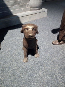 小狗铜像