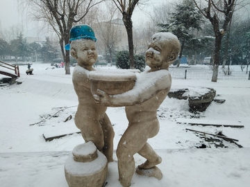 雪中雕塑