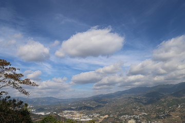 蓝天白云 云朵 树 蓝天 大山