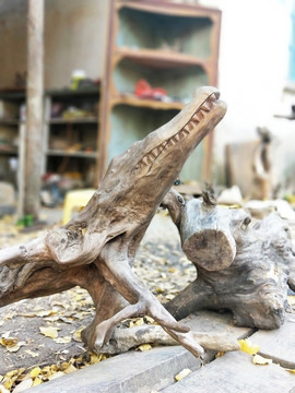木雕鳄鱼