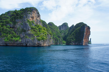 海岛上的悬崖峭壁 海岛上的树林