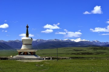 雪山经塔