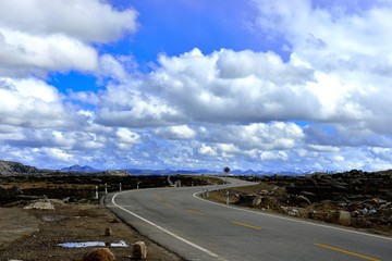 高原上的公路