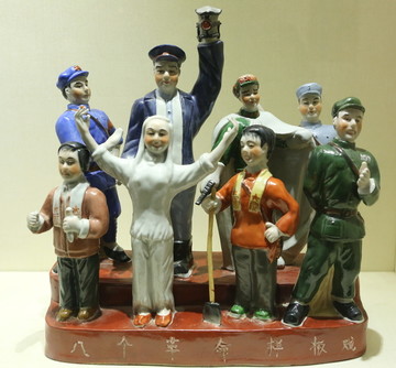 文革文物八个革命样板戏瓷雕像