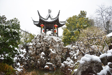 假山古亭雪景