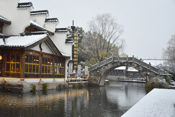 古镇飘雪