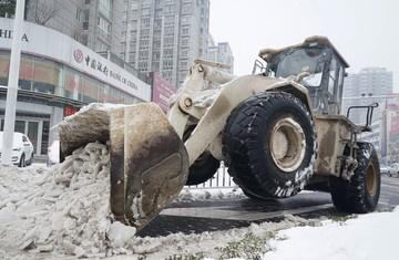 铲车 推雪