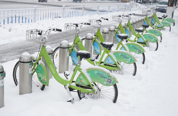 雪中的共享自行车