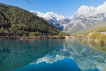 丽江玉龙雪山下的玉液湖