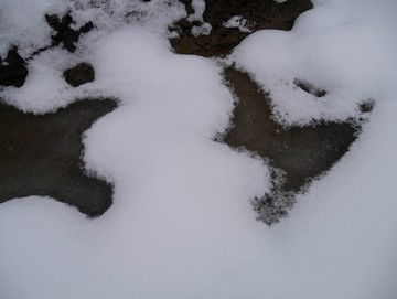 湖泊雪景