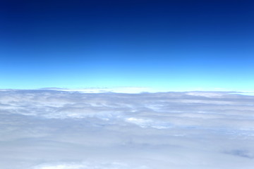 航拍卷层云上的蓝天
