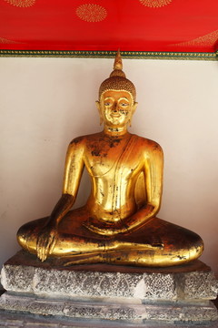 泰国佛像鎏金盘腿坐佛
