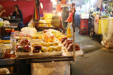 曼谷夜市水果小吃