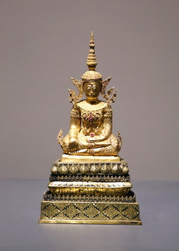 泰国坐姿彩色铜佛像