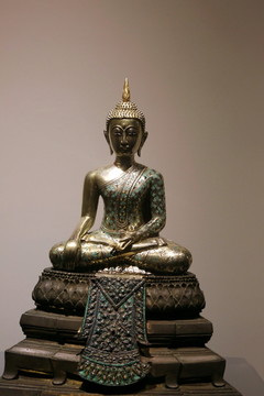 泰国坐姿彩色铜雕佛像