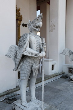 泰国鹰头人石雕像