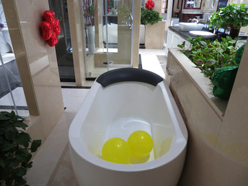 陶瓷浴缸