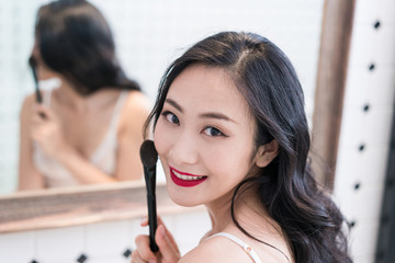 漂亮的年輕女子