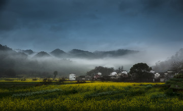 山村烟雨