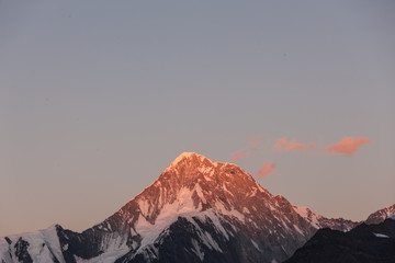 贡嘎日落 日照金山