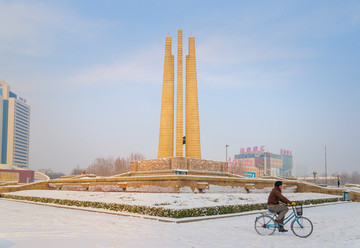 唐山抗震纪念碑雪景