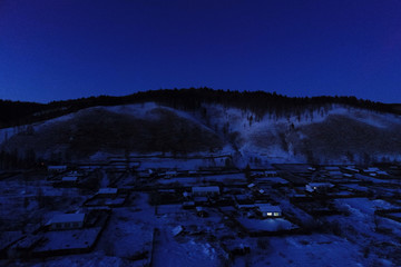 山林人家雪夜