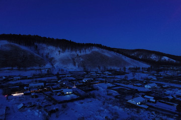 山林人家雪夜