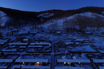 山林人家雪夜 航拍