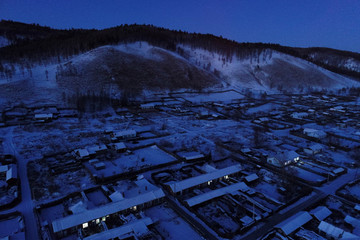 山林人家雪夜