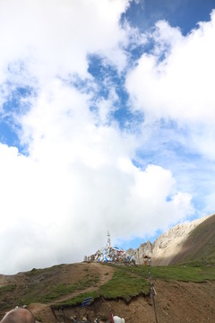 山峰云雾