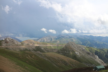 山峰云雾