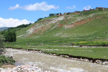 山谷河流