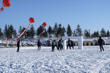 雪地足球比赛