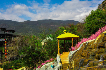 丽江观音峡蓝天白云风景