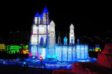 哈尔滨冰雪大世界冰雕冰灯城堡