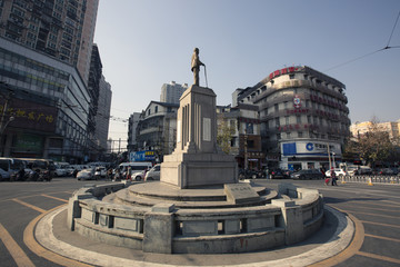 銅人像