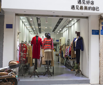 服装专卖店 专卖店橱窗 女装店