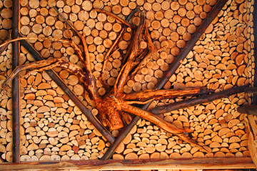 木屋背景 木根雕塑