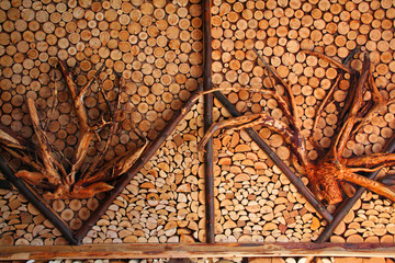 木屋背景 木根雕塑