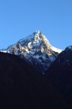 西藏波密日出金山