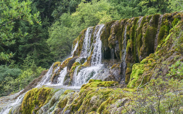 四川黄龙的溪流