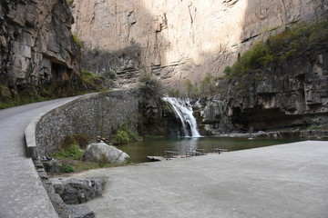 峡谷 道路