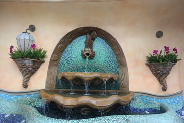 童话造型的墙和喷泉